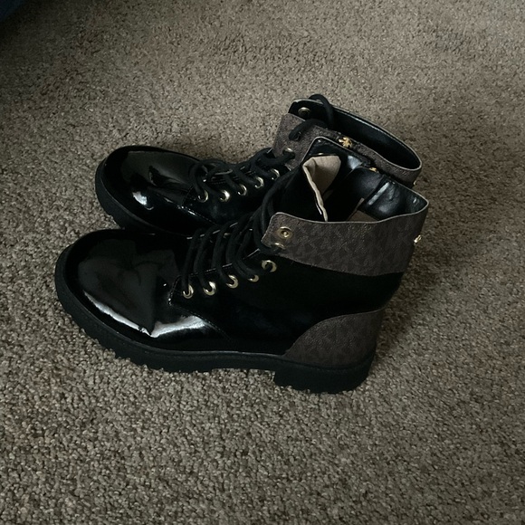 Michael Kors boots - Picture 1 of 2